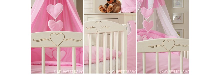 Lits pour bébé motifs cœurs